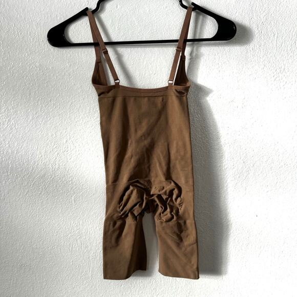 NWOT SKIMS Seamless Sculpt Open Bust Shortie Bodysuit Women XXS Sienna Bust Lift - Picture 5 of 5